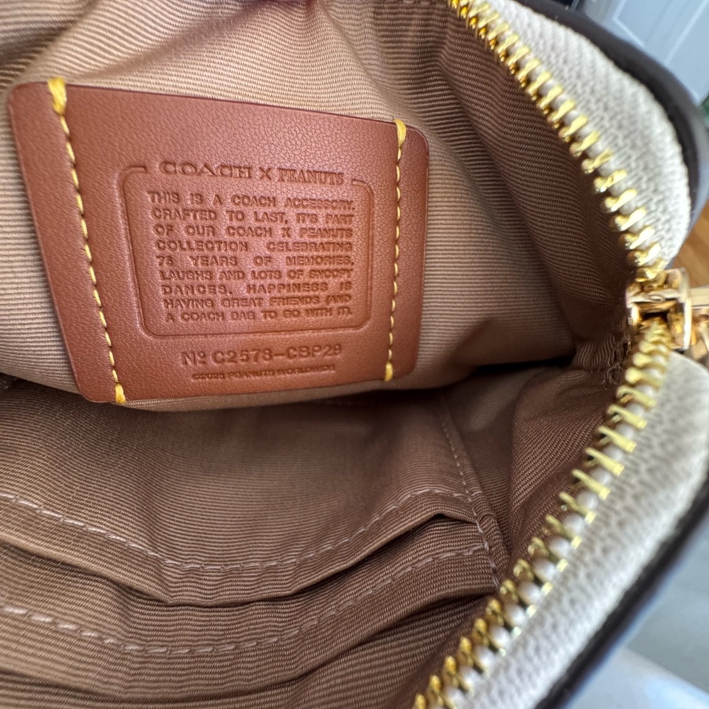 Coach x Peanuts Corner Zip Wristlet NWOT - Picture 14 of 15